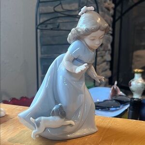 NAO LLadro  porcelain figurine "Girl Running with Puppy" (#1027)
